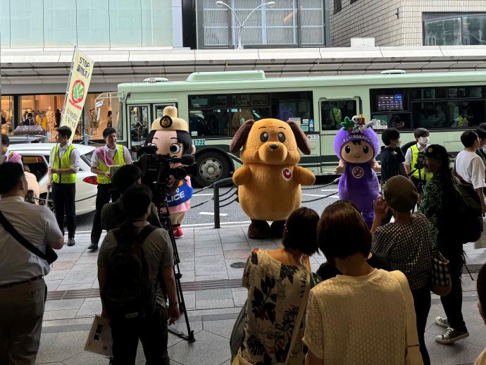 ヤング街頭キャンペーン風景