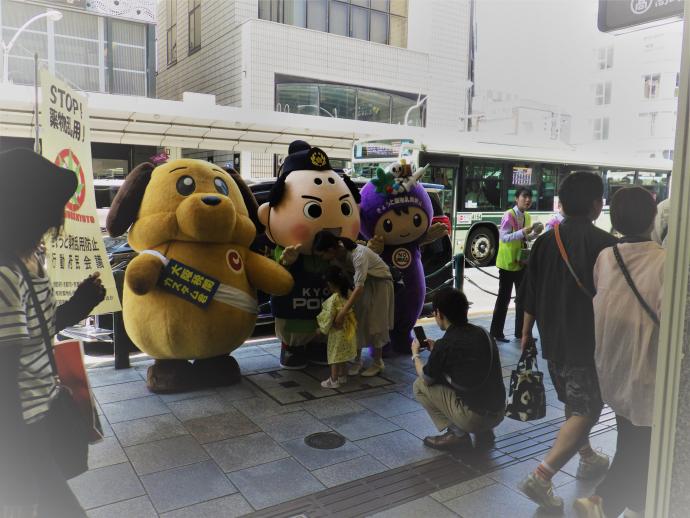 R7ヤング街頭キャンペーン